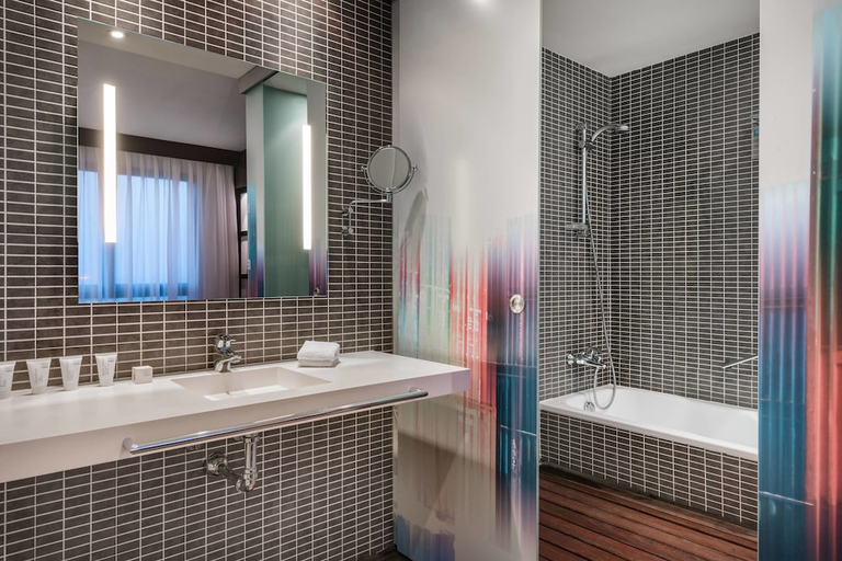 Bathroom 3, AC Hotel Alicante by Marriott, Alicante