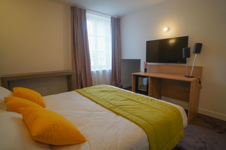 Bedroom 4, HOTEL DE LA CROIX BLANCHE, Yonne