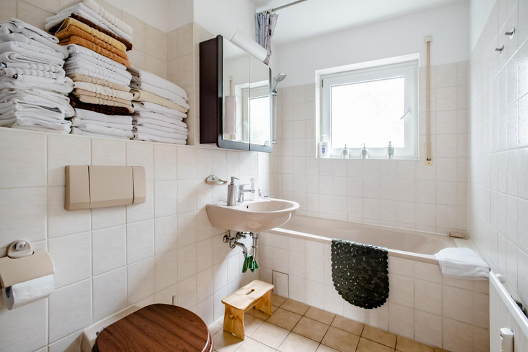 Bathroom, Ruhige Zimmer im Grunen, Berlin
