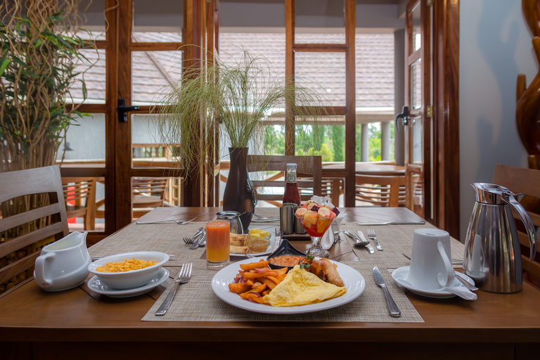 Food & Drinks 3, Emburara Farm Lodge, Kashari