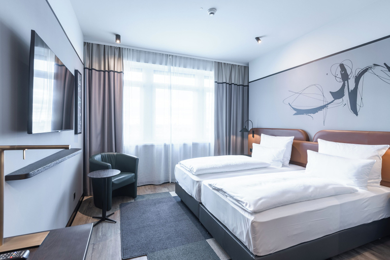 Bedroom 4, TITANIC Comfort Kurfürstendamm, Berlin