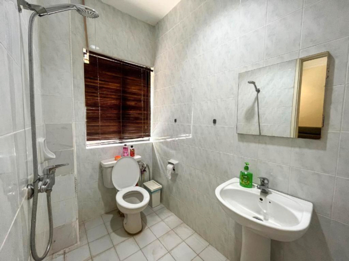 Bathroom 2