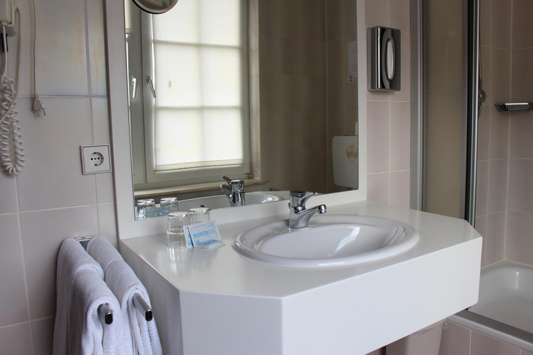 Bathroom 5, Hotel Schlomer, Cloppenburg