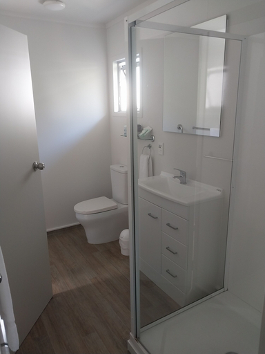 Bathroom 4, Bayview Motel, Far North