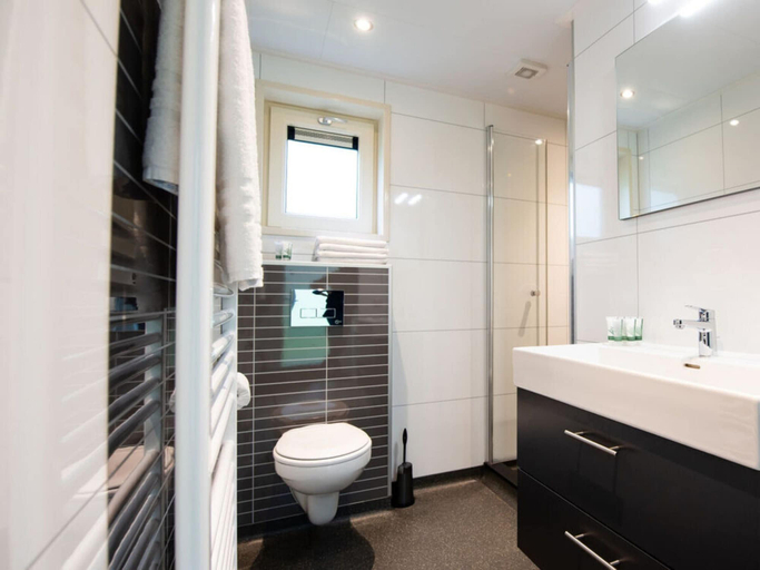 Bathroom 2, Holiday Home Pavilion 6 People, Ooststellingwerf
