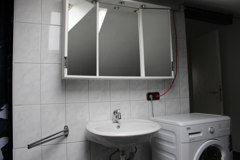 Bathroom 2, ZV-Scholtz Gastehaus Neuotting Simbacher Straße 7, Altötting