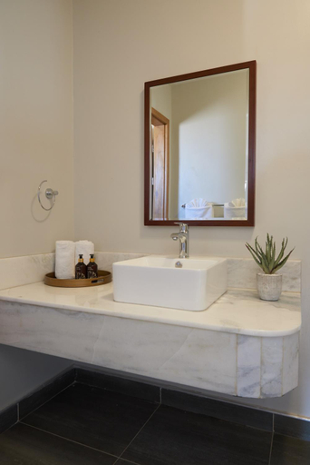 Bathroom 5, Agama Lodge, Gibeon