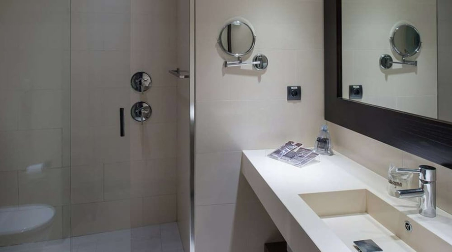 Bathroom 4, Catalonia Avinyó, Barcelona