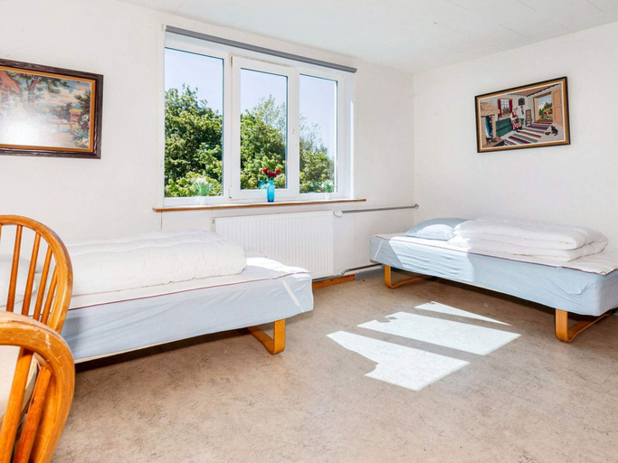 Room 2, 12 Person Holiday Home in Roslev, Skive