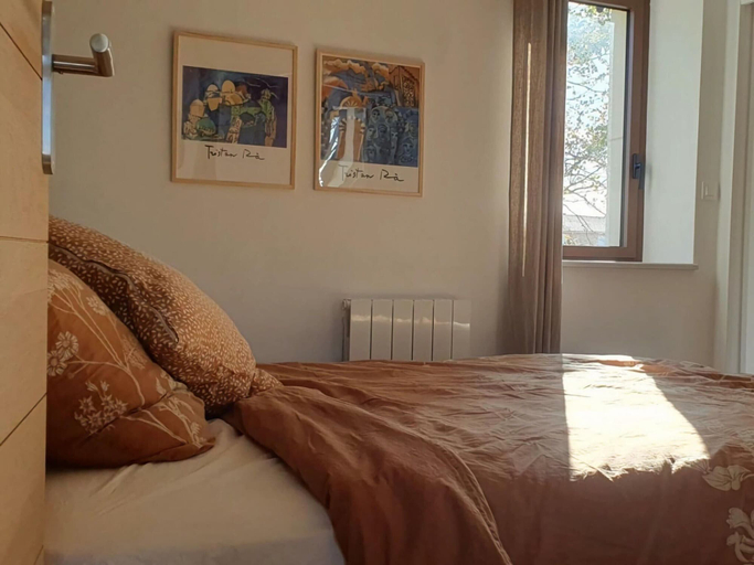 Bedroom 3, Bright, Modern Loft Comfortable Vacation Home, Hérault