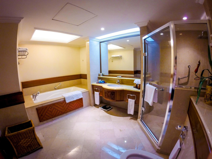 Bathroom 15