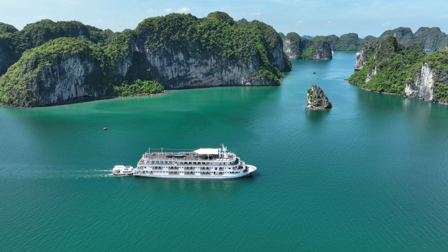 Exterior & Views 2, Paradise Grand cruise, Hạ Long