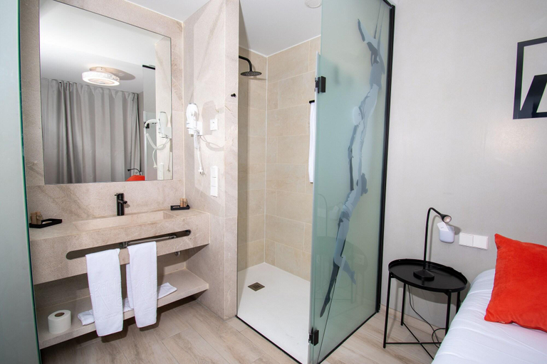 Bathroom 4, E-kilibrio Hotel & Apart-Suites, Madrid