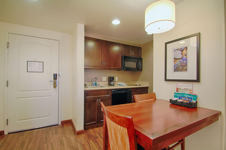 Dining Room 7