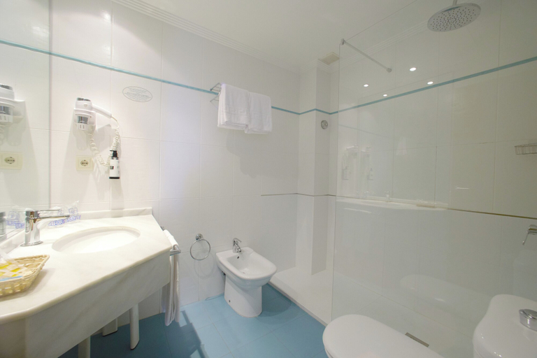 Bathroom 5, Hotel Canelas, Pontevedra