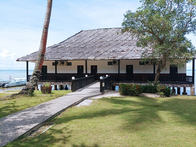 Exterior 7