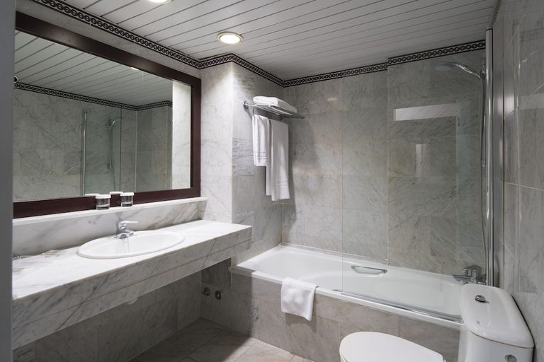 Bathroom 5, Catalonia Oro Negro, Santa Cruz de Tenerife