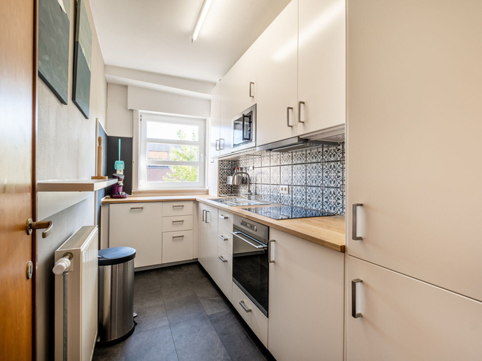 Private kitchen, Apartment in Koksijde With Terrace & Garden, West-Vlaanderen