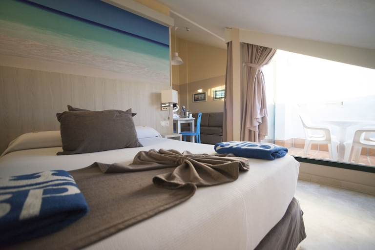 Bedroom 3, Benalmadena Palace Hotel Spa, Málaga