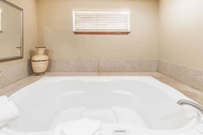 Bathroom 4, Comfort Suites Yukon - SW Oklahoma City, Canadian