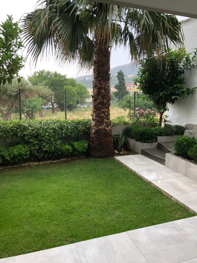 Garden, Vanessa House Luxury Apartments, Thessaly