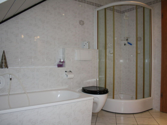 Bathroom 5, Holiday Apartment Weipert, Fulda