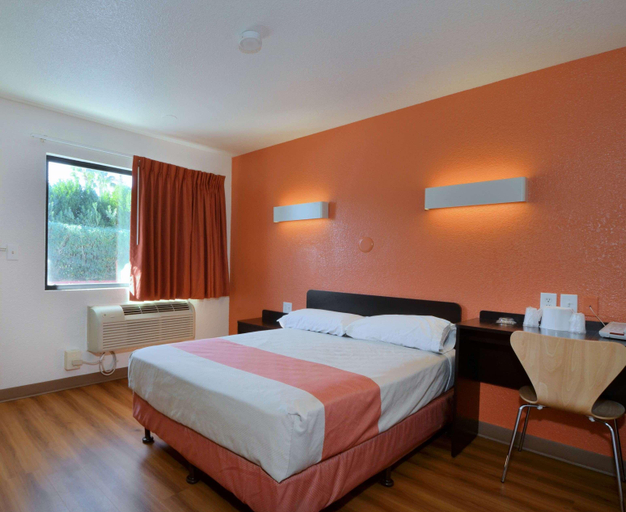 Bedroom 4, Motel 6 Laredo, TX - South, Webb