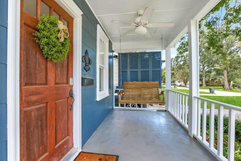 Others 5, Blissful Blue Bungalow in Baton Rouge, East Baton Rouge