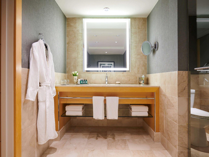 Bathroom 16