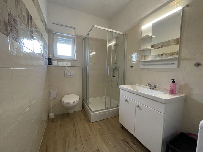 Bathroom 3, Kuca za Odmor u Kastelima s Pogledom na More, Kaštela