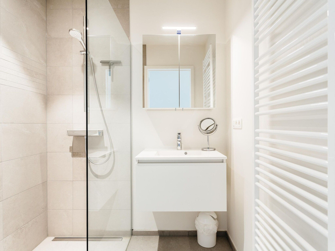 Bathroom, Apartment by the Beach, West-Vlaanderen