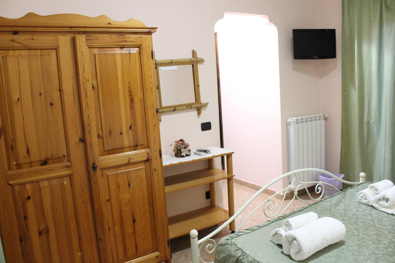 Bedroom 2, La Collina, Cosenza