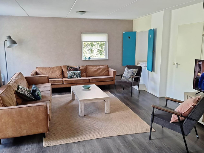 Living room 3, House in Vlagtwedde With Sauna and Hot Tub, Vlagtwedde