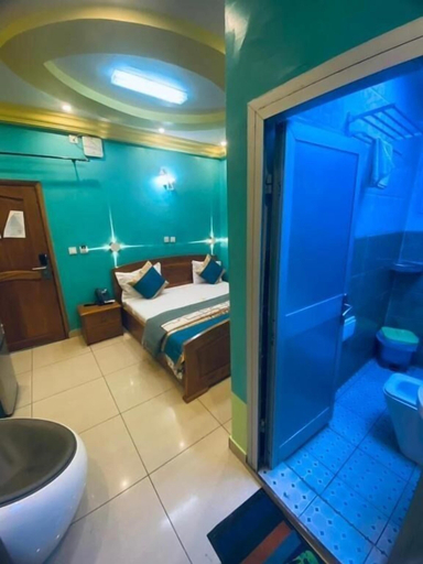 Bathroom 4, Hôtel le palace des rois, Wouri