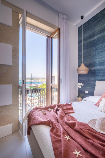 Bedroom 2, La Gorgone Ortigia Suites, Syracuse
