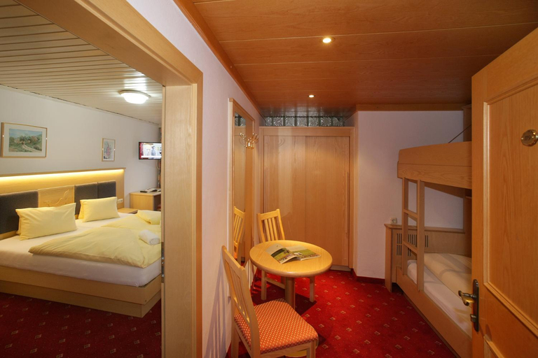 Bedroom 2, Altachhof Hotel und Ferienanlage - Jokercard im Sommer inklusive, Zell am See