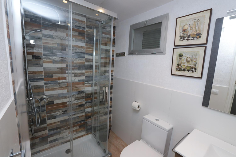 Bathroom, DIFFERENTFLATS Palafox, Tarragona