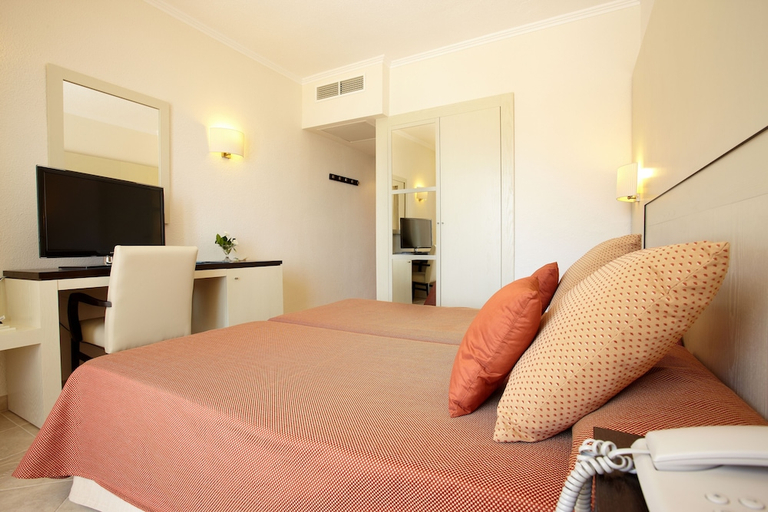 Bedroom 2, Grupotel Imperio Playa, Baleares