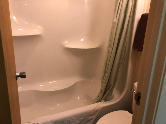 Bathroom 3, Agassiz Hotel and Restaurant - Under New Management, Division No. 17