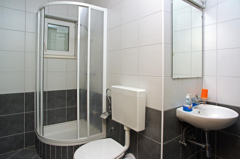 Bathroom 4, Aparthotel Marina Gromela, Supetar