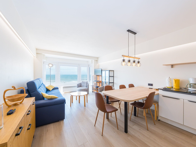 Dining 4, Attractive Apartment on the 7th Floor, West-Vlaanderen