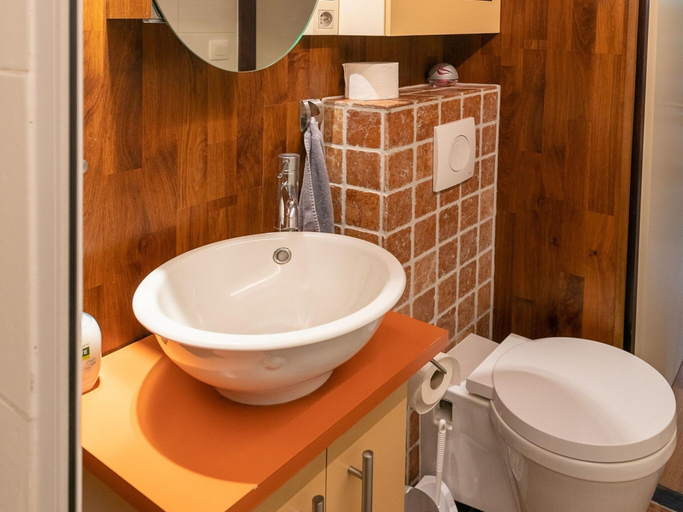 Bathroom 2, Cozy Garden Retreat in Lanaken, Limburg