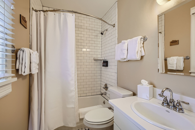 Bathroom 3, Colorado Chautauqua, Boulder