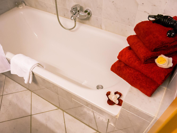 Bathroom 2, La Residenza Aparthotel, Düsseldorf