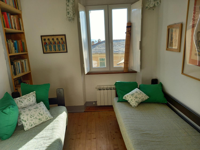 Bedroom 4, Mamatroco, Genova