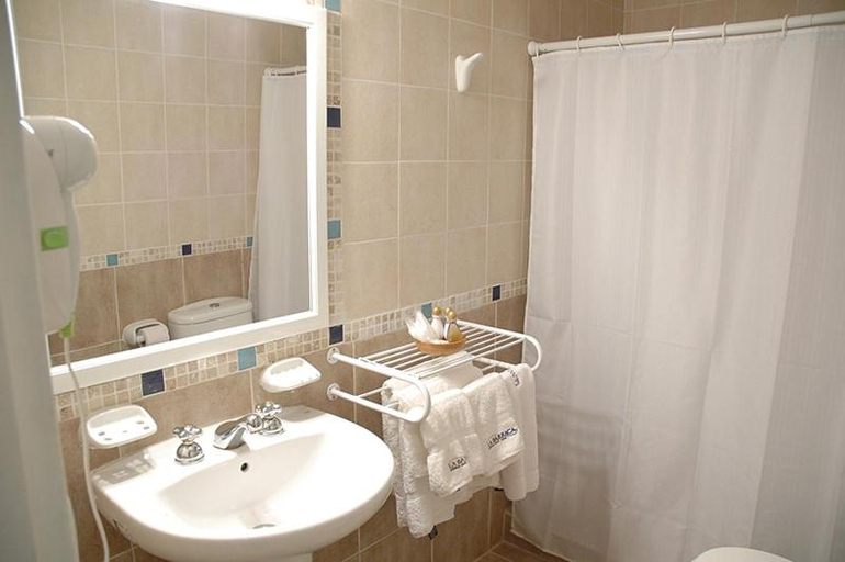 Bathroom 4, La Barraca Resort, Junín