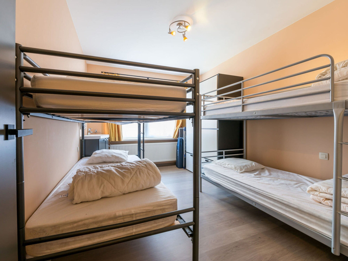Room 2, Apartment in Koksijde for 8 Person, West-Vlaanderen