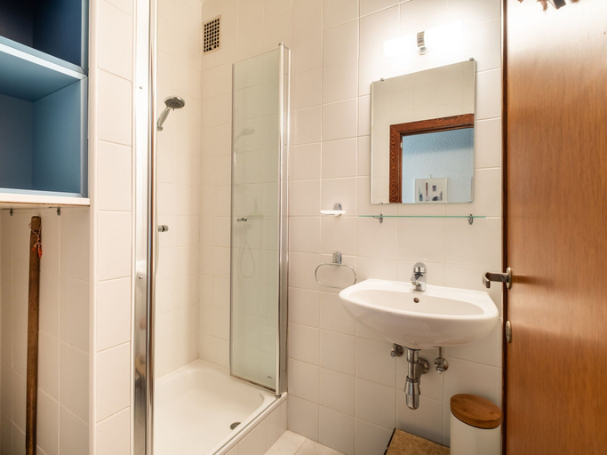 Bathroom 4, Apartment in Koksijde With Terrace & Garden, West-Vlaanderen