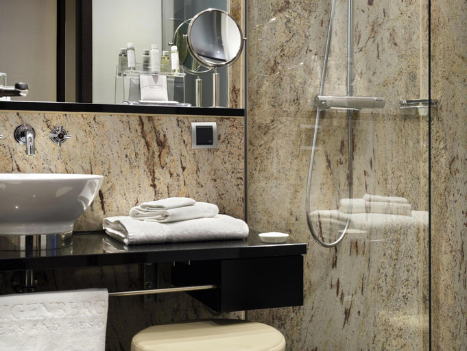 Bathroom 12