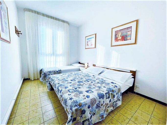Room 2, Apartment in Caorle 500 m from beach, Venezia